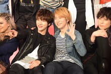 中央左からユナク（超新星）、村井良大、堂珍嘉邦。