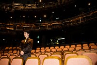 世田谷パブリックシアター開場20周年記者発表会より。野村萬斎。