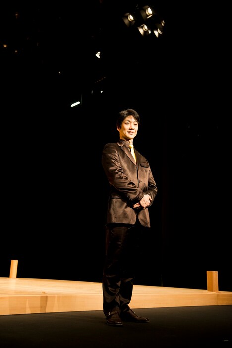 世田谷パブリックシアター開場20周年記者発表会より。野村萬斎。