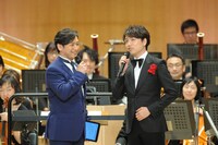 左から石丸幹二、山崎育三郎。(c)テレビ朝日
