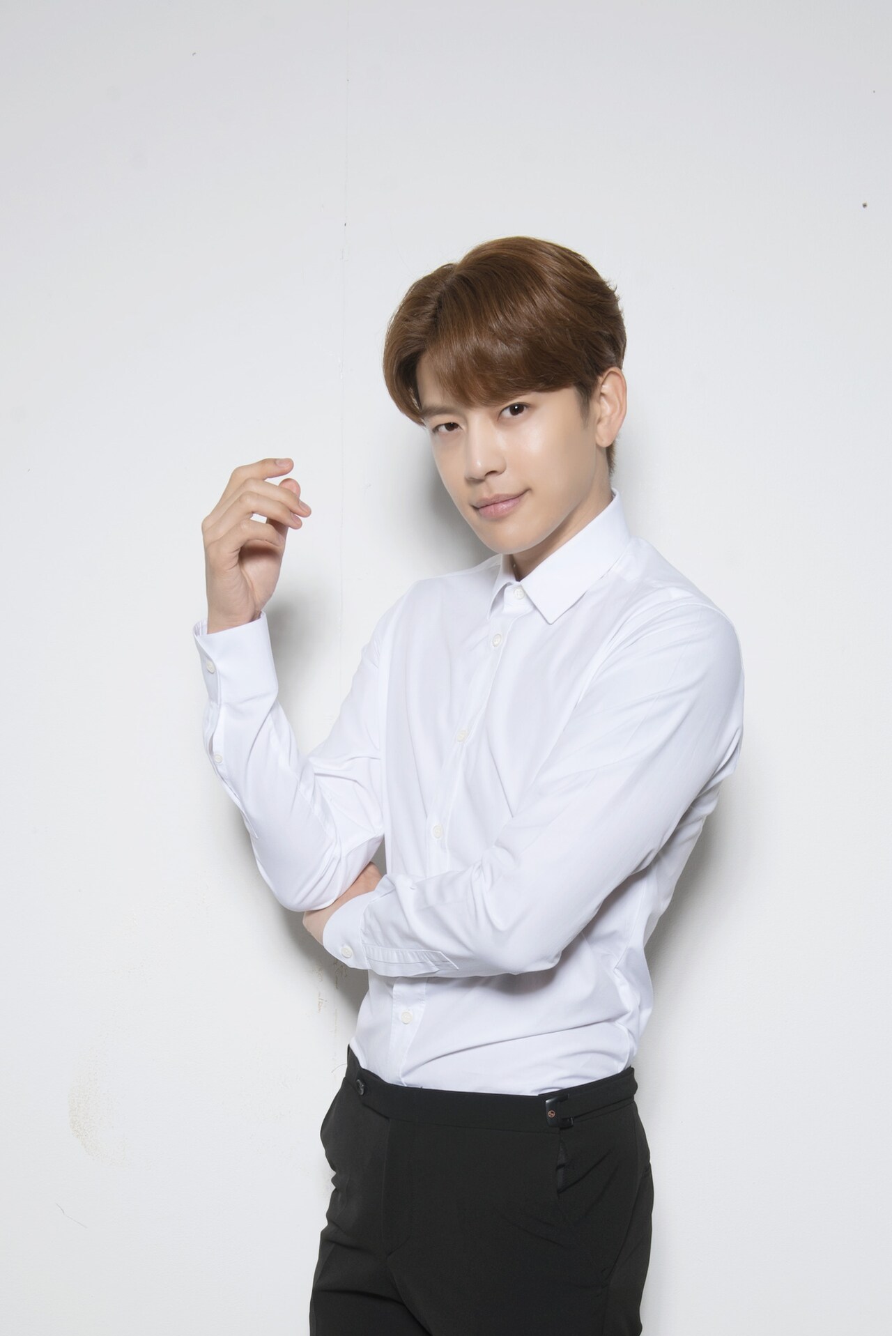 SE7ENらがロボット演じるミュージカル「メイビー、ハッピーエンド」初上陸