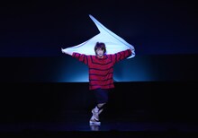 ブロードウェイミュージカル「きみはいい人、チャーリー・ブラウン」ゲネプロより、古田一紀演じるライナス。