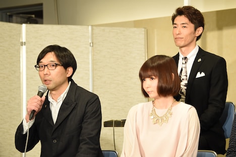 左から倉持裕、中川翔子、小林タカ鹿。