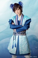 椎名鯛造扮する演じる少青（シャオチン）。