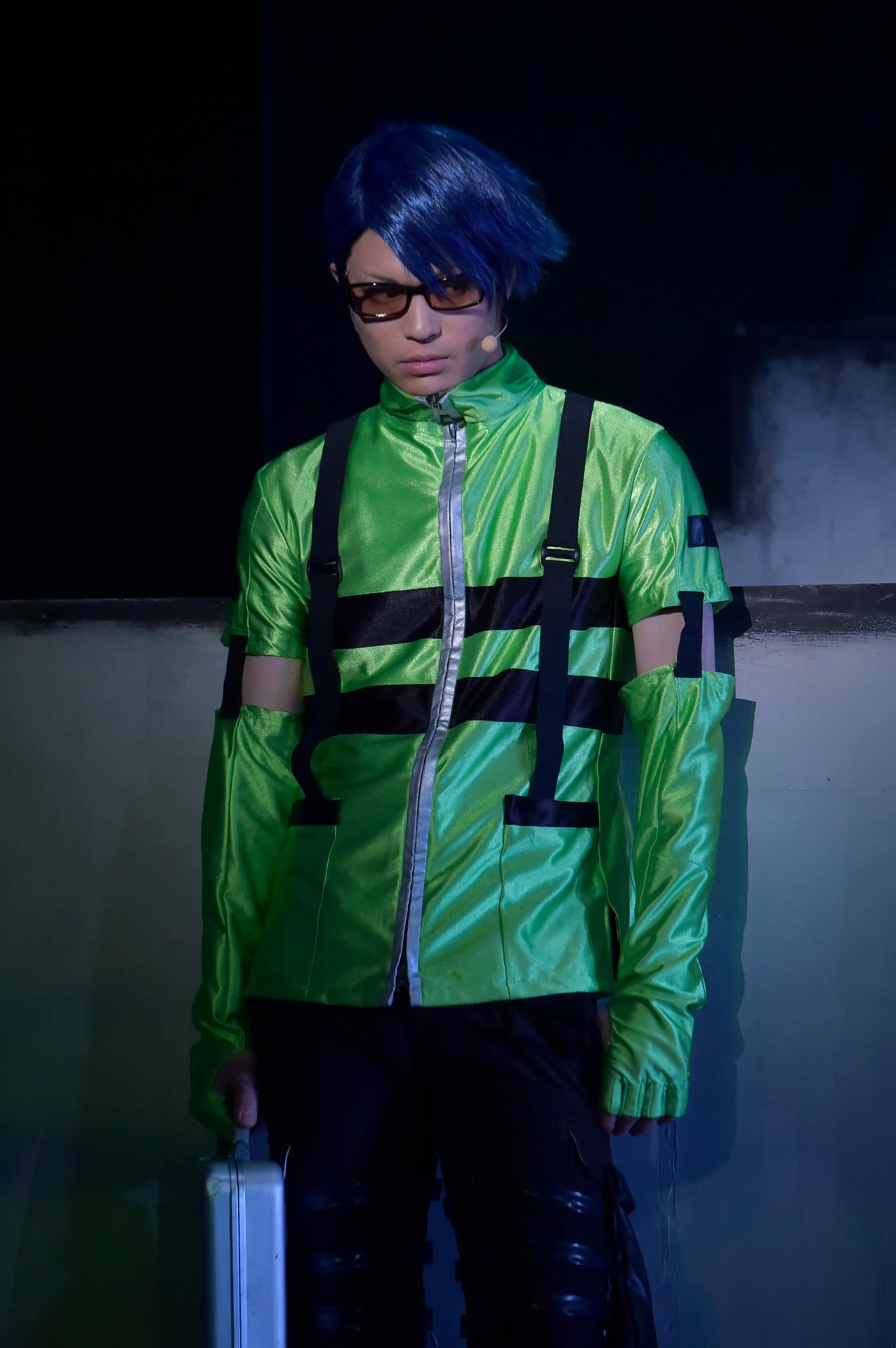 松本祐一演じるジン。（撮影：鏡田伸幸）