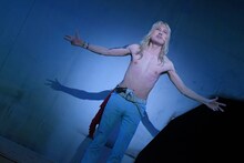 西山丈也演じるタカヤ。（撮影：鏡田伸幸）