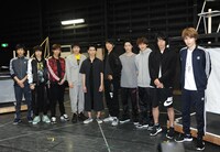 「男水！」公開稽古より、囲み取材の様子。