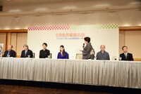 「七月名作喜劇公演」製作発表記者会見より。