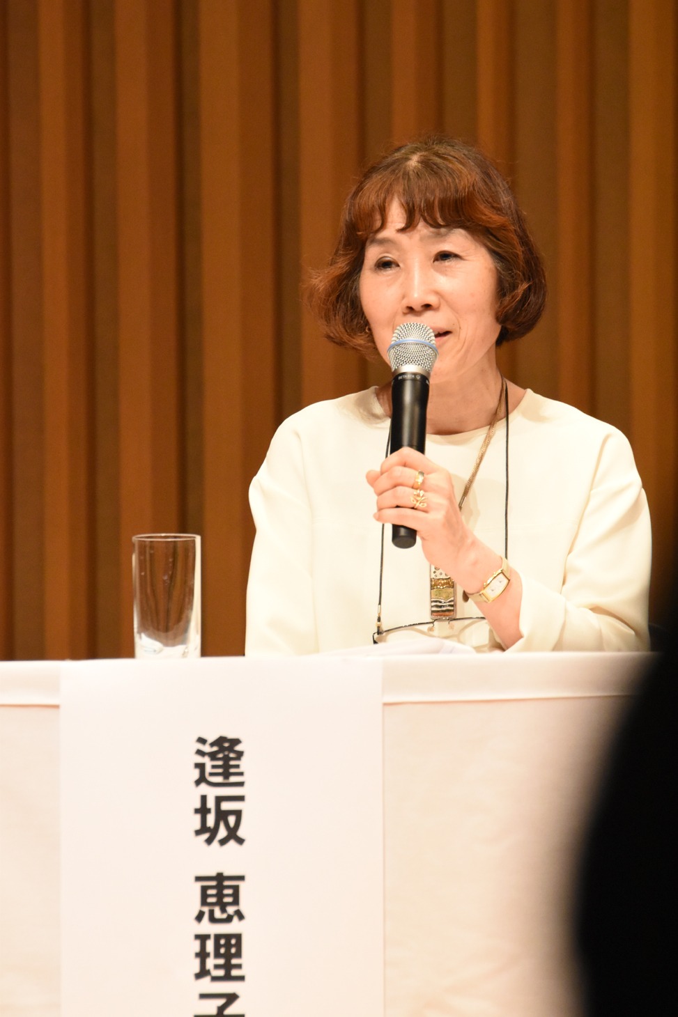 コ・ディレクターの逢坂恵理子（横浜美術館館長）。