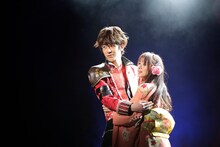 左から小沼将太演じる真田幸村、早乃香織演じる水崎舞。