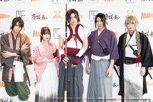 「ミュージカル『薄桜鬼』原田左之助 篇」出演者。左から荒牧慶彦、礒部花凜、東啓介、松田岳、佐々木喜英。