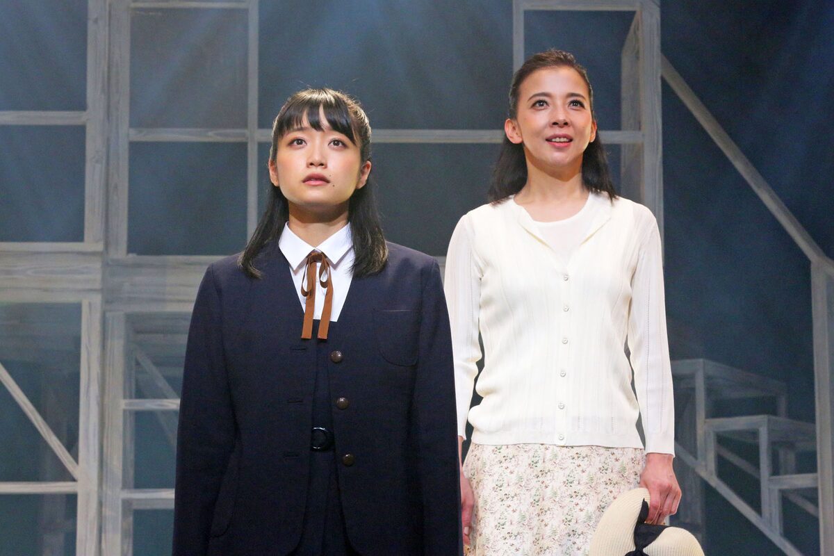 スキップ 開幕 霧矢大夢と深川麻衣が2人1役で熱演 ステージナタリー