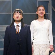 「スキップ」開幕!霧矢大夢と深川麻衣が2人1役で熱演