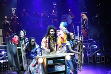 劇団鹿殺し「無休電車」より。