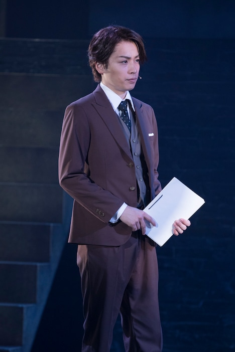 舞台「ジョーカー・ゲーム」ゲネプロより。鈴木勝吾演じる三好。