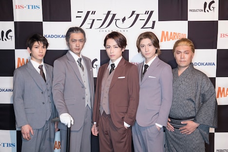 囲み会見。左から、佐久間中尉役の大海将一郎、結城中佐役の谷口賢志、三好役の鈴木勝吾、甘利役の山本一慶、ジョン・ゴードン役のオラキオ。