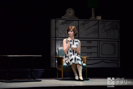 シアターコクーン・オンレパートリー2017「妄想歌謡劇『上を下へのジレッタ』」フォトコールより。本仮屋ユイカ。