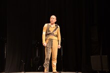 モト冬樹演じる時羽奏。