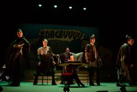 爬虫類帝国。左から角島美緒演じるトカゲ参謀、尾関陸演じるタートル軍曹、奥田努演じるスネーク将軍、安川純平演じるカメレオン少佐、堀雄貴演じるヤモリ男爵。