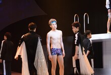 「男水！」ゲネプロより、池岡亮介演じる神宮一虎（中央）。