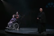 シス・カンパニー公演 日本文学シアターVol.4「能『黒塚』より 黒塚家の娘」より。(撮影:加藤孝)