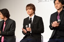 TAKAHIRO（中央）