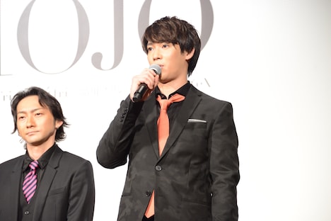 味方良介（右）