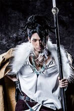 小波津亜廉演じる根津甚八。