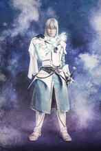 佐奈宏紀演じるベディヴィエール。