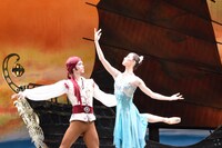 BALLET COMPANY Spring Tour2017「海賊」公開ゲネプロより。左から遅沢佑介、中村祥子。