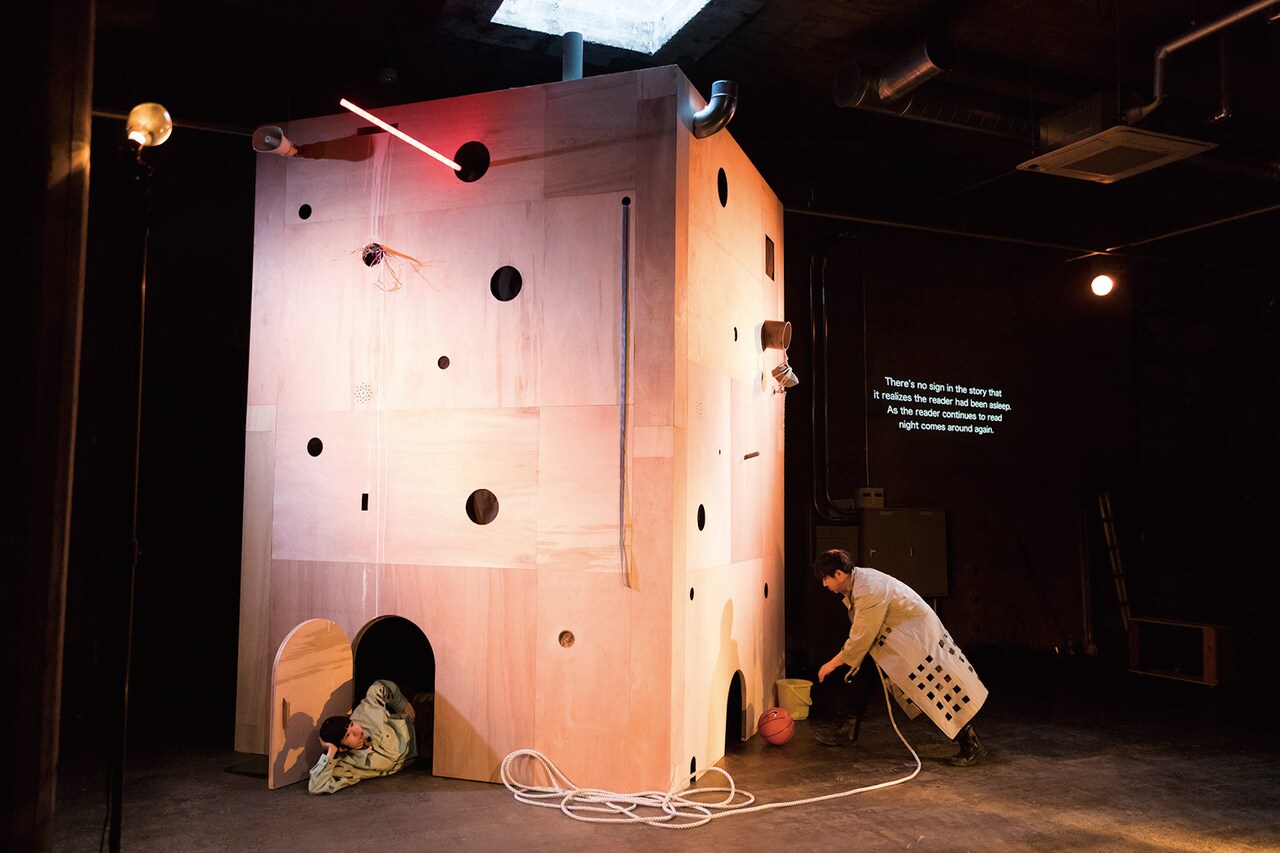 金氏徹平が自身の映像＆彫刻作品をライブアートに、岡田利規がテキスト提供