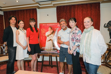 左から柄本弾、川島麻実子、上野水香、ルイジ・ボニーノ、斎藤友佳理、ジリアン・ウィッテンガム。(c)Kiyonori Hasegawa