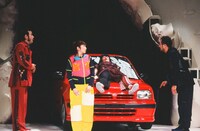 「業音」2002年初演時の様子。左から皆川猿時、荻野目慶子、伊勢志摩、松尾スズキ。（撮影：田中亜紀）