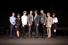 舞台「警視庁抜刀課 vol.1」囲み取材の様子。左から宮崎翔太、藤木かおる、山本一慶、井上正大、中村優一、伊藤陽佑、星元裕月、岩田華怜。