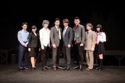 舞台「警視庁抜刀課 vol.1」囲み取材の様子。左から宮崎翔太、藤木かおる、山本一慶、井上正大、中村優一、伊藤陽佑、星元裕月、岩田華怜。