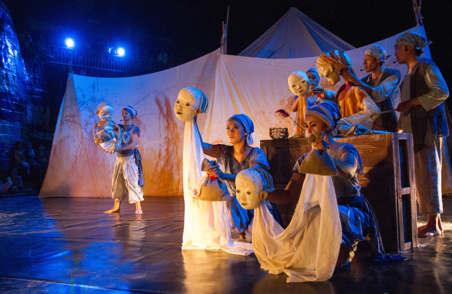 過去作品「Men of the Sea by Papermoon Puppet Theatre」より。