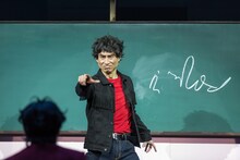 なだぎ武演じる事代作吾。