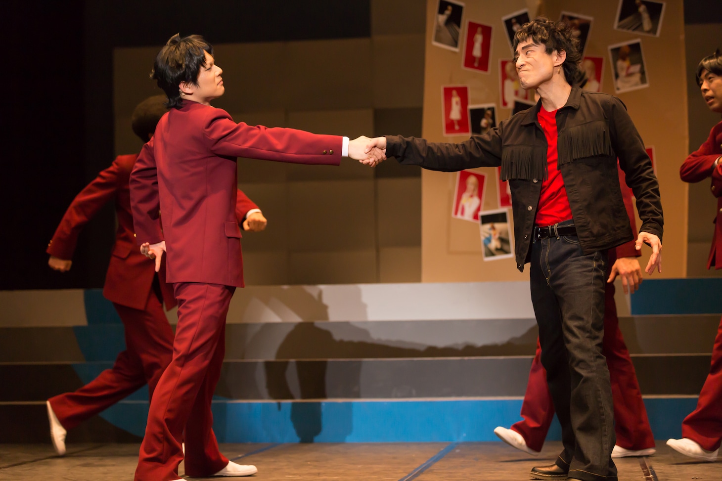 左から平野良演じる一堂零、なだぎ武演じる事代作吾。
