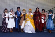 ミュージカル「悪ノ娘」囲み取材より。左から多田愛佳、高野祐衣、鎌苅健太、山本和臣、田中れいな、野久保直樹、鈴木ふみ奈、中村裕香里。