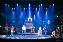 劇団鹿殺し2017本公演～電車2部作 同時上演～「電車は血で走る / 無休電車」より。（写真：和田咲子）