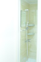 楽屋に備えられた2室のシャワールーム。