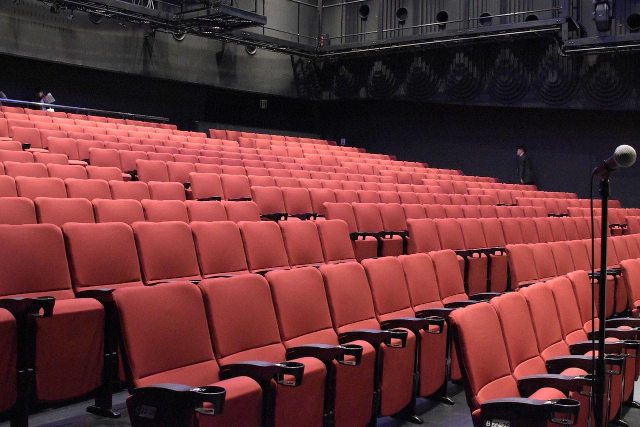 映画館から劇場へ、オルタナティブシアター7月開業に向け内部公開