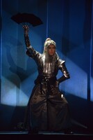 「錆色のアーマ」ゲネプロより。増田俊樹演じる織田信長。