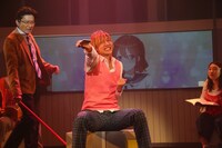 「厨病激発ボーイ」ゲネプロより、金井成大演じる高嶋智樹（中央）。