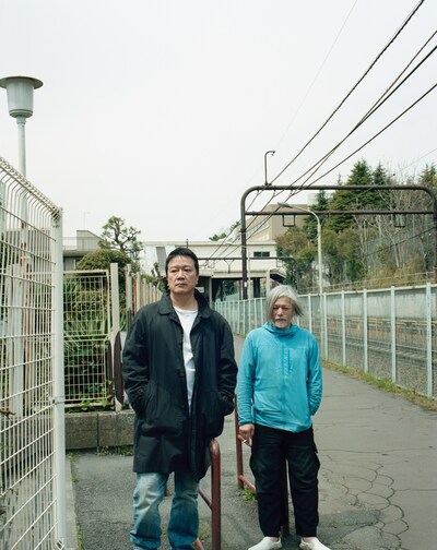 「を待ちながら」ビジュアル（撮影：ホンマタカシ）