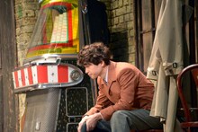 「君が人生の時」フォトコールより。橋本淳演じるトム。