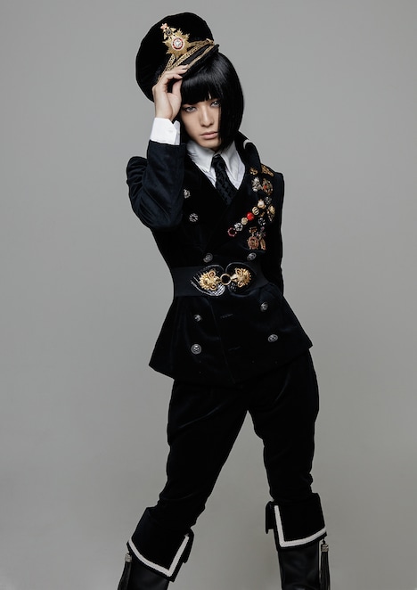 アーティストブック「月刊 中村優一×小林裕和」中面カット