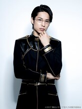 橋本真一演じる小暮洵。