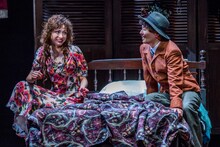 「君が人生の時」より。左から野々すみ花演じるキティ、橋本淳演じるトム。（撮影：谷古宇正彦）