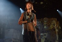 「オーバーリング・ギフト」公開ゲネプロより、溝口琢矢演じるトトイ。